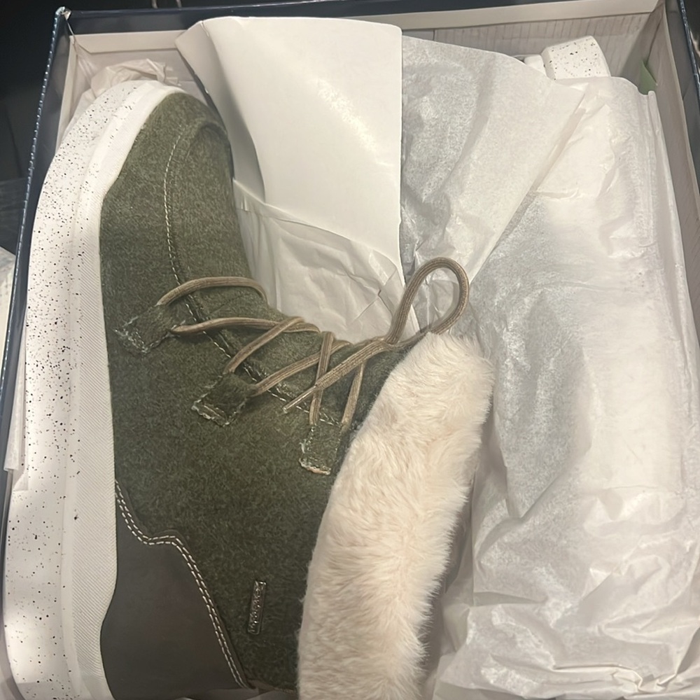 Tomika Green and White Winter Boots with Fluffy Lining Waterproof UK 42 - Picture 4 of 4